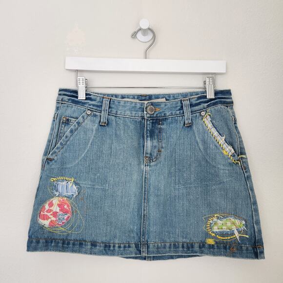 Y2K Gap Jeans Patchwork Distressed Denim Mini Skirt Low Rise Bratz Size 6 - Picture 9 of 9
